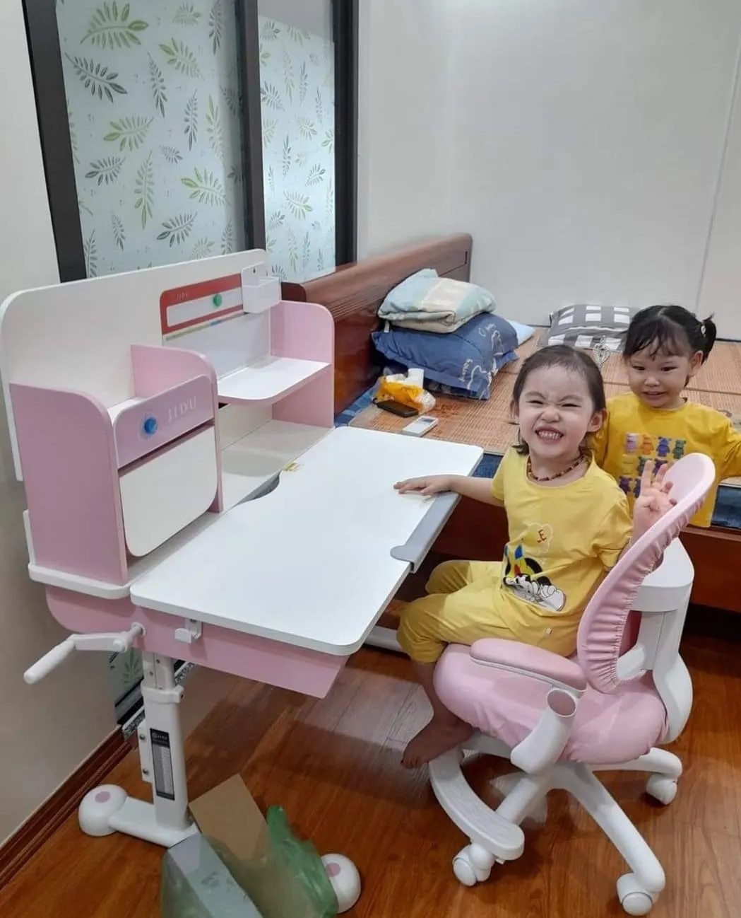 alt="Lưu ý khi chọn mua bàn học thông minh"