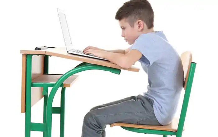 Ảnh minh họa trẻ bị gù lưng