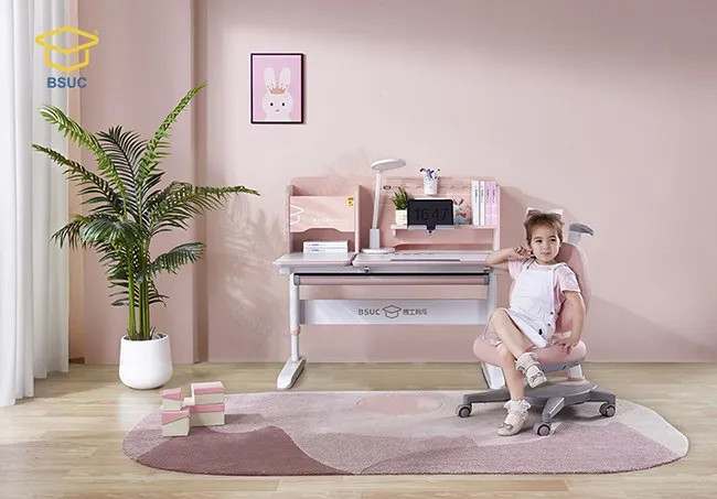 Bàn học cho bé yêu rất đẹp của thương hiệu BSUC