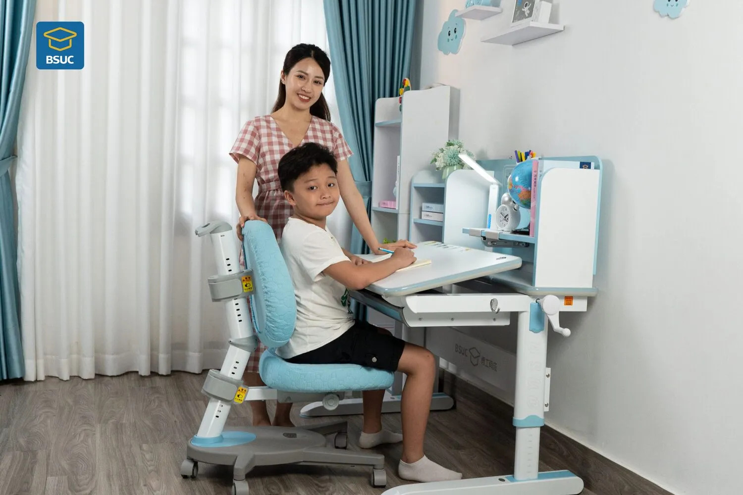 Những sai lầm thường gặp trong cách chọn bàn học chống gù cho con