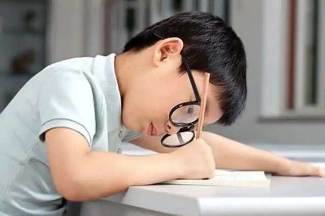 4 Cách để con không bị gù lưng có thể bạn chưa biết