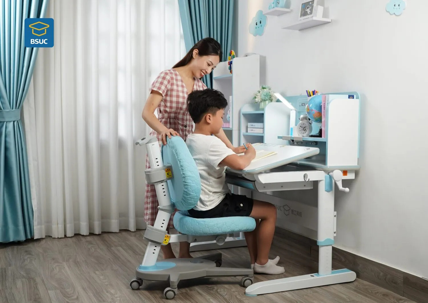 Tạo 3 góc 90 độ trong tư thế ngồi học